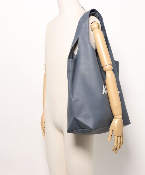 A.P.C.（アーペーセー）の「TOTE NINON（トートバッグ・メンズ・ネイビー・ONESIZE）」の5枚目の写真