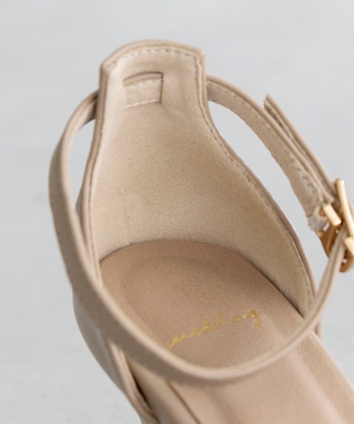 STUART WEITZMAN スクエアトゥアンクルストラッフサンタル Stuart Weitzman アンクルストラップ サンダル | ホワイト
