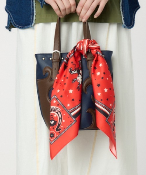 RODEO CROWNS WIDE BOWL（ロデオクラウンズワイドボウル）の「バンダナ柄 プリントスカーフ（バンダナ/スカーフ・レディース・イエロー系その他/ホワイト系その他/レッド系その他・FREE）」の3枚目の写真