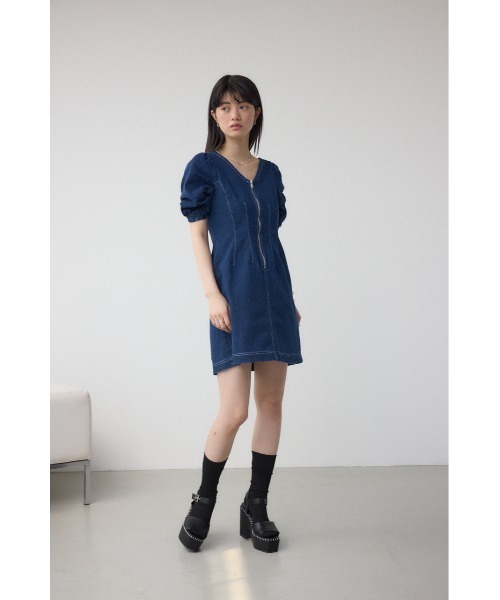 AZUL by moussy（アズールバイマウジー）の「フロントジップ半袖デニムワンピース（ワンピース・レディース・ブルー/ワンウォッシュ・SMALL/MEDIUM）」の5枚目の写真