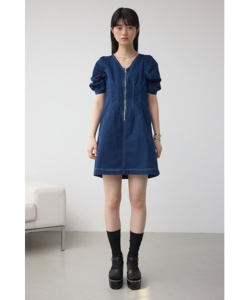 AZUL by moussy（アズールバイマウジー）の「フロントジップ半袖デニムワンピース（ワンピース・レディース・ブルー/ワンウォッシュ・SMALL/MEDIUM）」の6枚目の写真