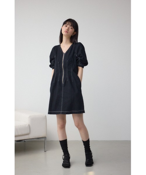 AZUL by moussy（アズールバイマウジー）の「フロントジップ半袖デニムワンピース（ワンピース・レディース・ブルー/ワンウォッシュ・SMALL/MEDIUM）」の16枚目の写真