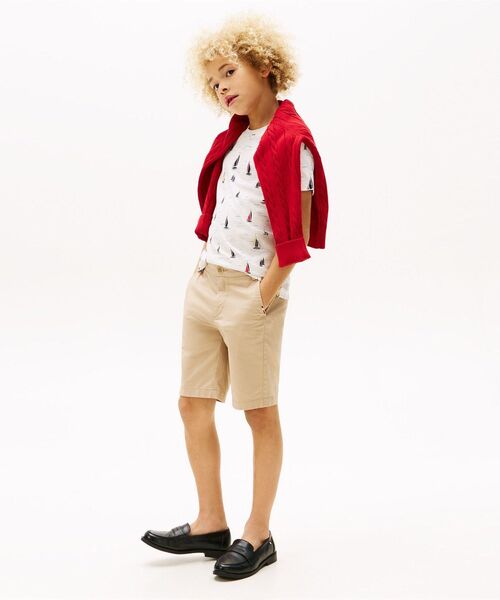 TOMMY HILFIGER（トミーヒルフィガー）の「BOYS オールオーバープリントレギュラーTシャツ（Tシャツ/カットソー・キッズ・ベージュ・130cm/140cm/150cm/160cm）」の3枚目の写真