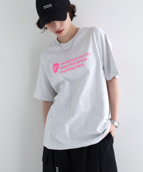 ANME(アンメ)の「CITYロゴプリント半袖Tシャツ(Tシャツ/カットソー・レディース・オフホワイト/グレー系その他/ホワイト系その他/グレー系その他2・M/L/XL/XXL)」の3枚目の写真