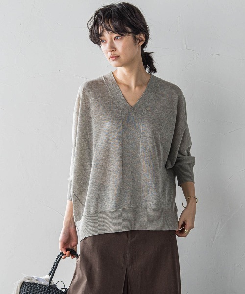 MAYSON GREY(メイソングレイ)の「LEVITAシアーVネックドルマンニットプルオーバー≪手洗い可能≫(ニット/セーター・レディース・ベージュ/グリーン/オフホワイト/ブラウン/ホワイト・M)」の4枚目の写真