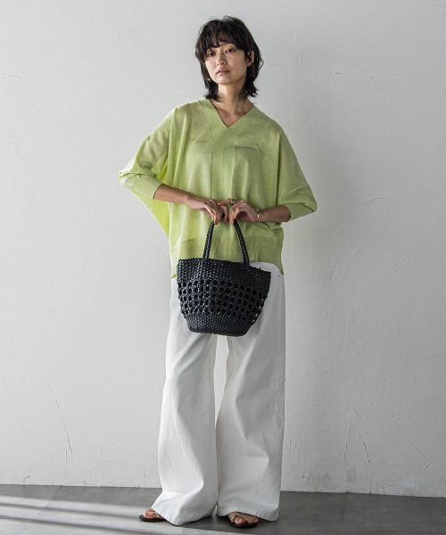 MAYSON GREY(メイソングレイ)の「LEVITAシアーVネックドルマンニットプルオーバー≪手洗い可能≫(ニット/セーター・レディース・ベージュ/グリーン/オフホワイト/ブラウン/ホワイト・M)」の21枚目の写真