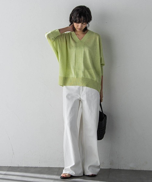 MAYSON GREY(メイソングレイ)の「LEVITAシアーVネックドルマンニットプルオーバー≪手洗い可能≫(ニット/セーター・レディース・ベージュ/グリーン/オフホワイト/ブラウン/ホワイト・M)」の22枚目の写真
