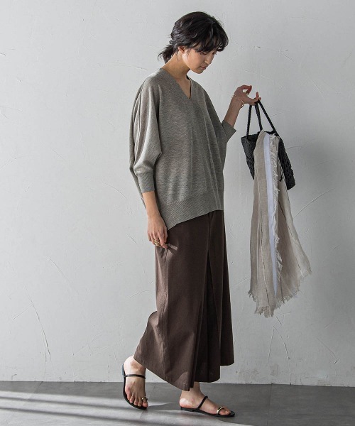 MAYSON GREY(メイソングレイ)の「LEVITAシアーVネックドルマンニットプルオーバー≪手洗い可能≫(ニット/セーター・レディース・ベージュ/グリーン/オフホワイト/ブラウン/ホワイト・M)」の15枚目の写真