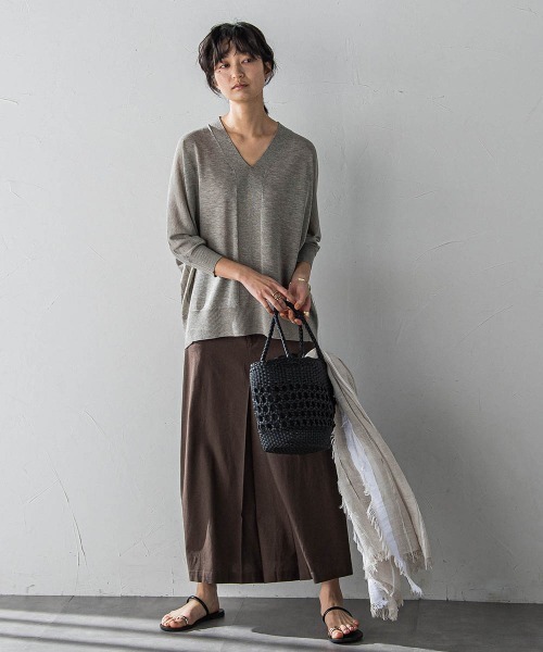 MAYSON GREY(メイソングレイ)の「LEVITAシアーVネックドルマンニットプルオーバー≪手洗い可能≫(ニット/セーター・レディース・ベージュ/グリーン/オフホワイト/ブラウン/ホワイト・M)」の16枚目の写真