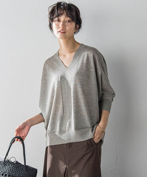 MAYSON GREY(メイソングレイ)の「LEVITAシアーVネックドルマンニットプルオーバー≪手洗い可能≫(ニット/セーター・レディース・ベージュ/グリーン/オフホワイト/ブラウン/ホワイト・M)」の12枚目の写真