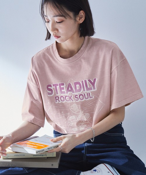 MONO-MART(モノマート)の「ヴィンテージ加工ツアーグラフィックデザイン オーバーサイズ半袖Tシャツ(Tシャツ/カットソー・レディース・ブラック/ホワイト系/ホワイト系1/オフホワイト/ブルー/ピンク系/ブラック系1/ブラック系・FREE)」の8枚目の写真