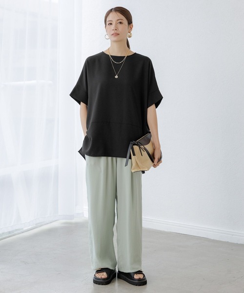 Elura（エルーラ）の「サラサラリラクシーTブラウス/321530（シャツ/ブラウス・レディース・ダークブラウン/オフホワイト/ネイビー/ブラック/ホワイト/グリーン/ブラウン・MEDIUM/LARGE）」の22枚目の写真