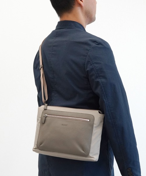 MACKINTOSH PHILOSOPHY（ﾏｯｷﾝﾄｯｼｭ ﾌｨﾛｿﾌｨｰ）の「ショルダーバッグ グリーノツク 17731（ショルダーバッグ・メンズ・ネイビー/ベージュ系その他/ブラック・FREE）」の9枚目の写真