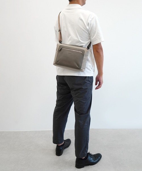 MACKINTOSH PHILOSOPHY（ﾏｯｷﾝﾄｯｼｭ ﾌｨﾛｿﾌｨｰ）の「ショルダーバッグ グリーノツク 17731（ショルダーバッグ・メンズ・ネイビー/ベージュ系その他/ブラック・FREE）」の6枚目の写真