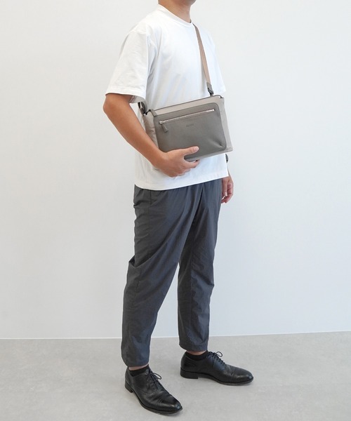 MACKINTOSH PHILOSOPHY（ﾏｯｷﾝﾄｯｼｭ ﾌｨﾛｿﾌｨｰ）の「ショルダーバッグ グリーノツク 17731（ショルダーバッグ・メンズ・ネイビー/ベージュ系その他/ブラック・FREE）」の4枚目の写真