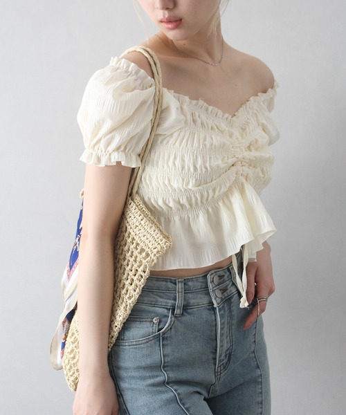 SpRay(スプレイ)の「フロントシャーリングブラウス(シャツ/ブラウス・レディース・ホワイト/ブラック/アイボリー・FREE)」の6枚目の写真