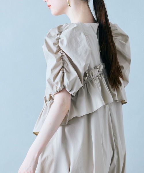 Audie a Muses(オーディアミューズ)の「フリルヒップワンピ―ス(ワンピース・レディース・ネイビー/ベージュ/レッド・42/38)」の2枚目の写真
