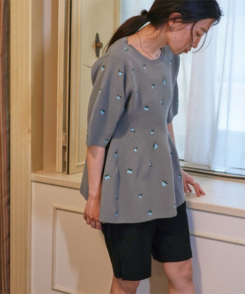 titivate（ティティベイト）の「フラワー刺繍ペプラムニットトップス（ニット/セーター・レディース・ネイビー/アイボリー/ブラック/グレー・S/L/M）」の20枚目の写真