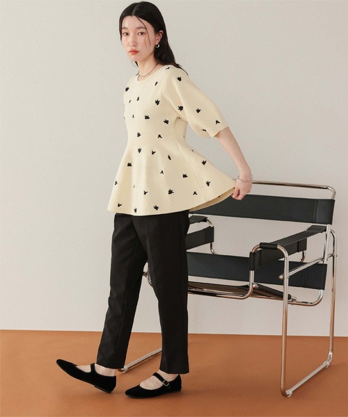 titivate（ティティベイト）の「フラワー刺繍ペプラムニットトップス（ニット/セーター・レディース・ネイビー/アイボリー/ブラック/グレー・S/L/M）」の11枚目の写真