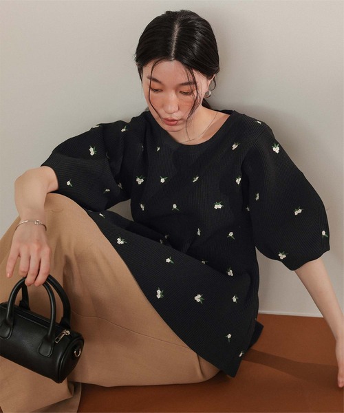 titivate（ティティベイト）の「フラワー刺繍ペプラムニットトップス（ニット/セーター・レディース・ネイビー/アイボリー/ブラック/グレー・S/L/M）」の16枚目の写真