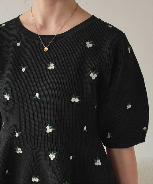 titivate(ティティベイト)の「フラワー刺繍ペプラムニットトップス(ニット/セーター・レディース・ネイビー/アイボリー/ブラック/グレー・S/L/M)」の19枚目の写真