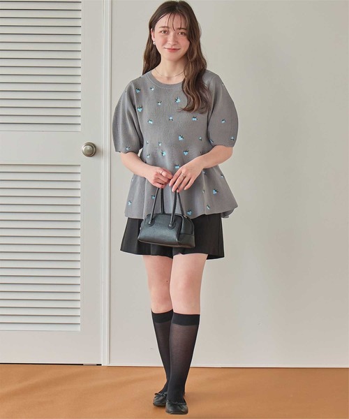 titivate(ティティベイト)の「フラワー刺繍ペプラムニットトップス(ニット/セーター・レディース・ネイビー/アイボリー/ブラック/グレー・S/L/M)」の21枚目の写真