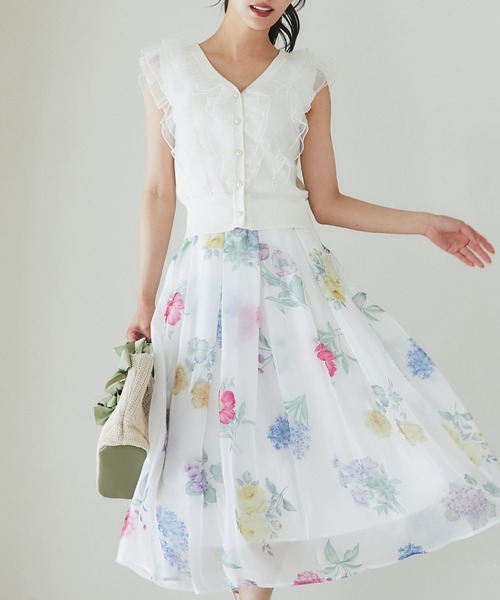 tocco closet(トッコ クローゼット)の「チュールフリル付きパール釦ニットベスト(ベスト・レディース・オフホワイト/ネイビー・M)」の9枚目の写真