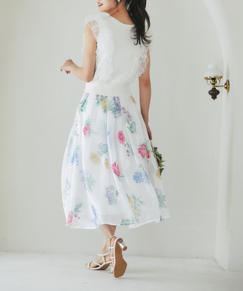 tocco closet(トッコ クローゼット)の「チュールフリル付きパール釦ニットベスト(ベスト・レディース・オフホワイト/ネイビー・M)」の8枚目の写真