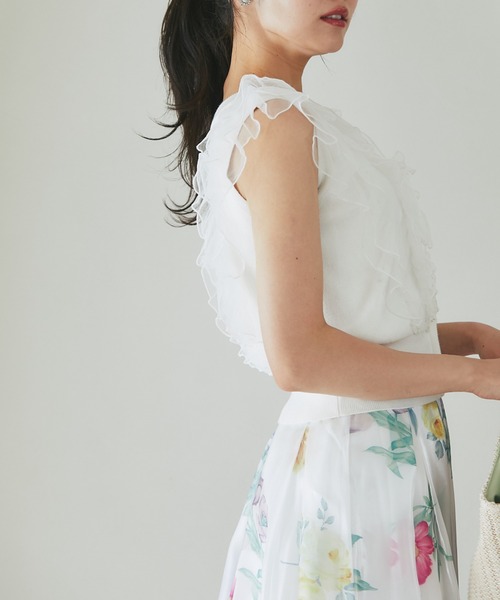 tocco closet(トッコ クローゼット)の「チュールフリル付きパール釦ニットベスト(ベスト・レディース・オフホワイト/ネイビー・M)」の11枚目の写真