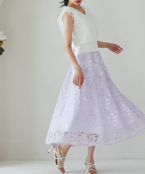 tocco closet(トッコ クローゼット)の「チュールフリル付きパール釦ニットベスト(ベスト・レディース・オフホワイト/ネイビー・M)」の4枚目の写真