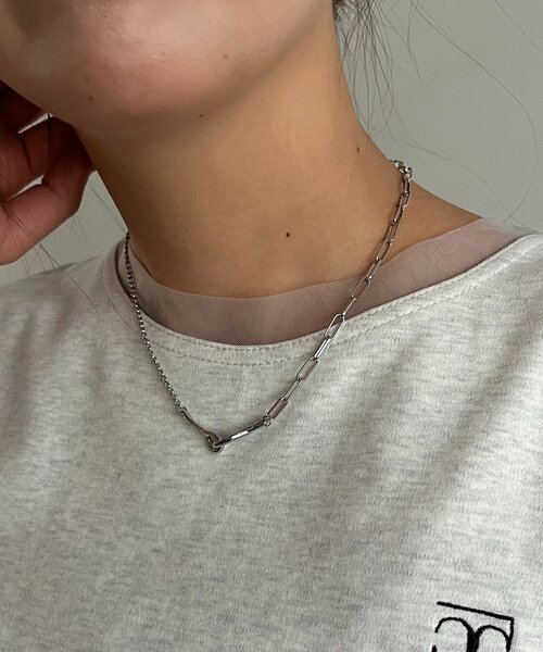 GOLDY(ゴールディ)の「〈GOLDY/ゴールディ〉フックアシメチェーンネックレス(ネックレス・レディース・ゴールド/シルバー・FREE)」の2枚目の写真