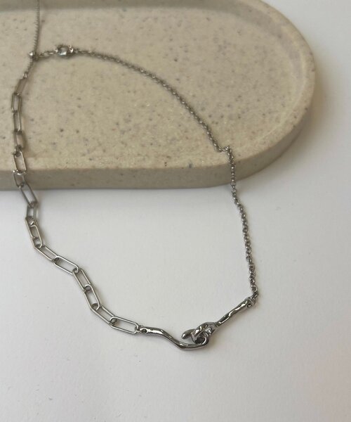 GOLDY(ゴールディ)の「〈GOLDY/ゴールディ〉フックアシメチェーンネックレス(ネックレス・レディース・ゴールド/シルバー・FREE)」の4枚目の写真