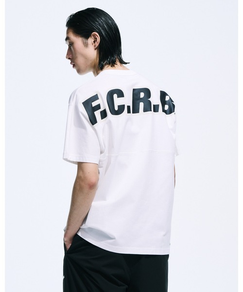 F.C.Real Bristol（エフシーレアルブリストル）の「BIG LOGO BAGGY TEE（Tシャツ/カットソー・メンズ・ブラウン/セージグリーン/ブラック/ネイビー/ホワイト・LARGE/X-LARGE/MEDIUM/SMALL/XX-LARGE）」の6枚目の写真