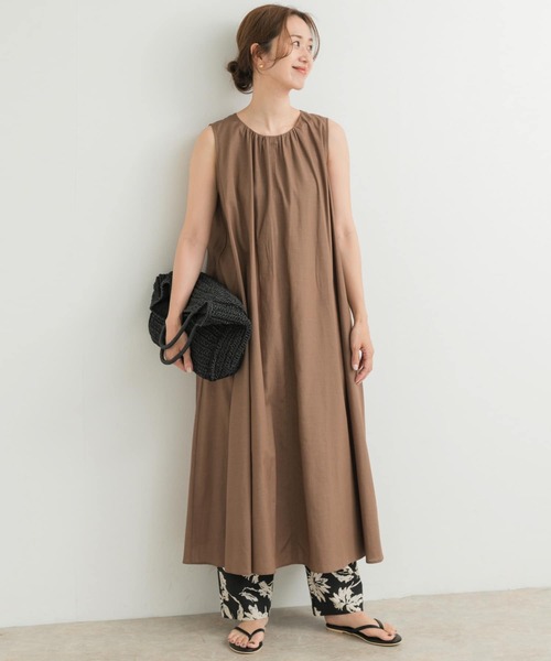 URBAN RESEARCH DOORS（アーバンリサーチドアーズ）の「バックリボンギャザーワンピース（ワンピース・レディース・モカ/グリーン/ブラック・MEDIUM）」の8枚目の写真