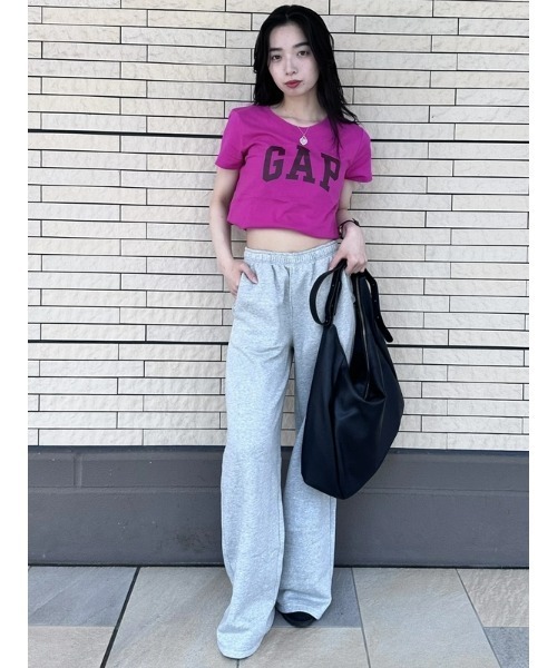 GAP（ギャップ）の「ヴィーガン ペブルレザー スラウチーバッグ（ショルダーバッグ・レディース・ブラック・ONE SIZE）」の8枚目の写真