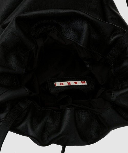 MARNI（マルニ）の「SCRUNCHIE / ドローストリングスバッグ（ショルダーバッグ・メンズ・グレイッシュベージュ/ブラック・ONE SIZE）」の7枚目の写真