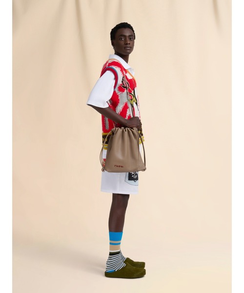 MARNI（マルニ）の「SCRUNCHIE / ドローストリングスバッグ（ショルダーバッグ・メンズ・グレイッシュベージュ/ブラック・ONE SIZE）」の8枚目の写真