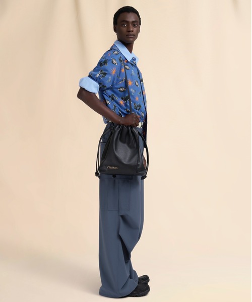 MARNI（マルニ）の「SCRUNCHIE / ドローストリングスバッグ（ショルダーバッグ・メンズ・グレイッシュベージュ/ブラック・ONE SIZE）」の9枚目の写真