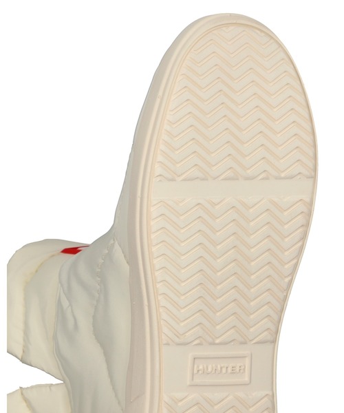HUNTER（ハンター）の「ユニセックス イン/アウト コージー パフ サイド ベント ブーティー（ブーツ・レディース・ホワイト/ブラック・UK9/UK8/UK7/UK6/UK5/UK4/UK3）」の6枚目の写真