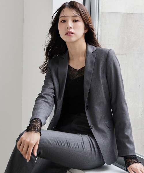 DRESS PLUS（ドレスプラス）の「ピンストライプが映えるセットアップ（スーツパンツ・レディース・グレー/チャコール・L/XL/XXL）」の2枚目の写真