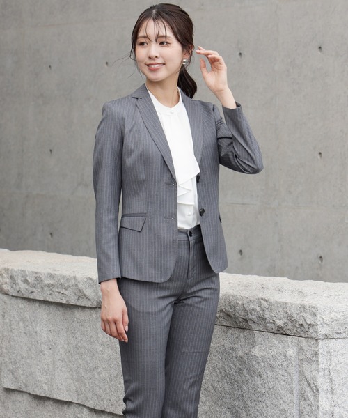 DRESS PLUS（ドレスプラス）の「ピンストライプが映えるセットアップ（スーツパンツ・レディース・グレー/チャコール・L/XL/XXL）」の4枚目の写真