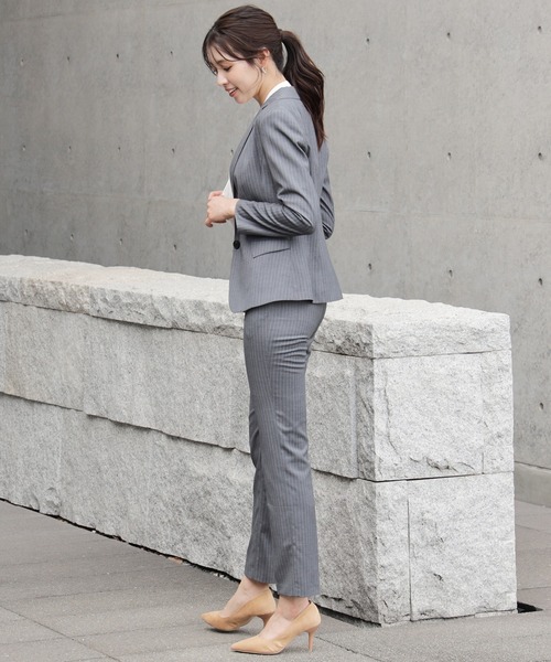 DRESS PLUS（ドレスプラス）の「ピンストライプが映えるセットアップ（スーツパンツ・レディース・グレー/チャコール・L/XL/XXL）」の6枚目の写真