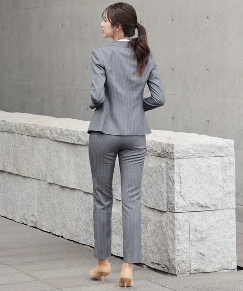 DRESS PLUS（ドレスプラス）の「ピンストライプが映えるセットアップ（スーツパンツ・レディース・グレー/チャコール・L/XL/XXL）」の7枚目の写真