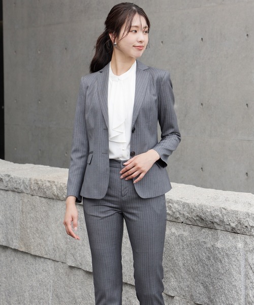DRESS PLUS（ドレスプラス）の「ピンストライプが映えるセットアップ（スーツパンツ・レディース・グレー/チャコール・L/XL/XXL）」の8枚目の写真