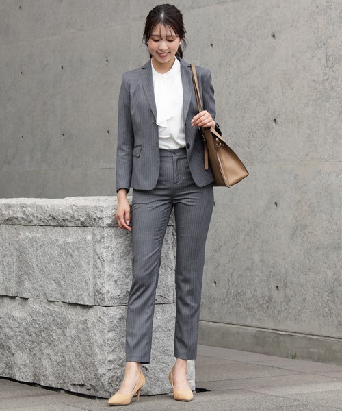 DRESS PLUS（ドレスプラス）の「ピンストライプが映えるセットアップ（スーツパンツ・レディース・グレー/チャコール・L/XL/XXL）」の9枚目の写真