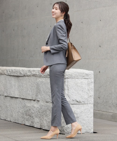 DRESS PLUS（ドレスプラス）の「ピンストライプが映えるセットアップ（スーツパンツ・レディース・グレー/チャコール・L/XL/XXL）」の14枚目の写真