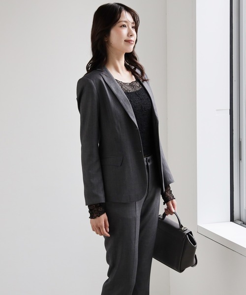 DRESS PLUS（ドレスプラス）の「ピンストライプが映えるセットアップ（スーツパンツ・レディース・グレー/チャコール・L/XL/XXL）」の19枚目の写真