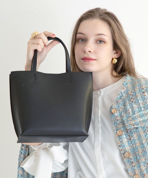 styiro(スタイロ)の「スリットトートバッグ Sサイズ(ビジネスバッグ・レディース・ブラック/アイボリー/ベージュ系その他/ブラック系2・FREE)」の3枚目の写真