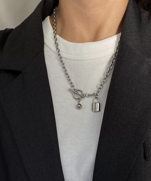 shopnikoniko（ショップニコニコ）の「南京錠モチーフ シルバー マンテルネックレス（ネックレス・レディース・シルバー・フリー）」の2枚目の写真