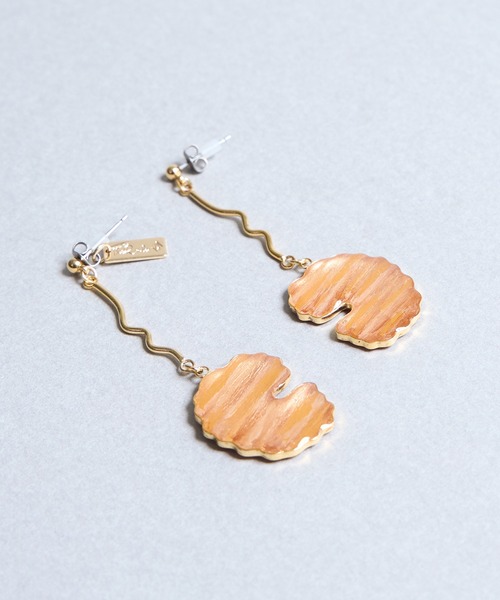 The Rule（ザルール）の「The Rule ザルール：Brush pierced.2　ブラッシュピアス２（ピアス（両耳用）・レディース・ベージュ/セージグリーン・FREE）」の4枚目の写真